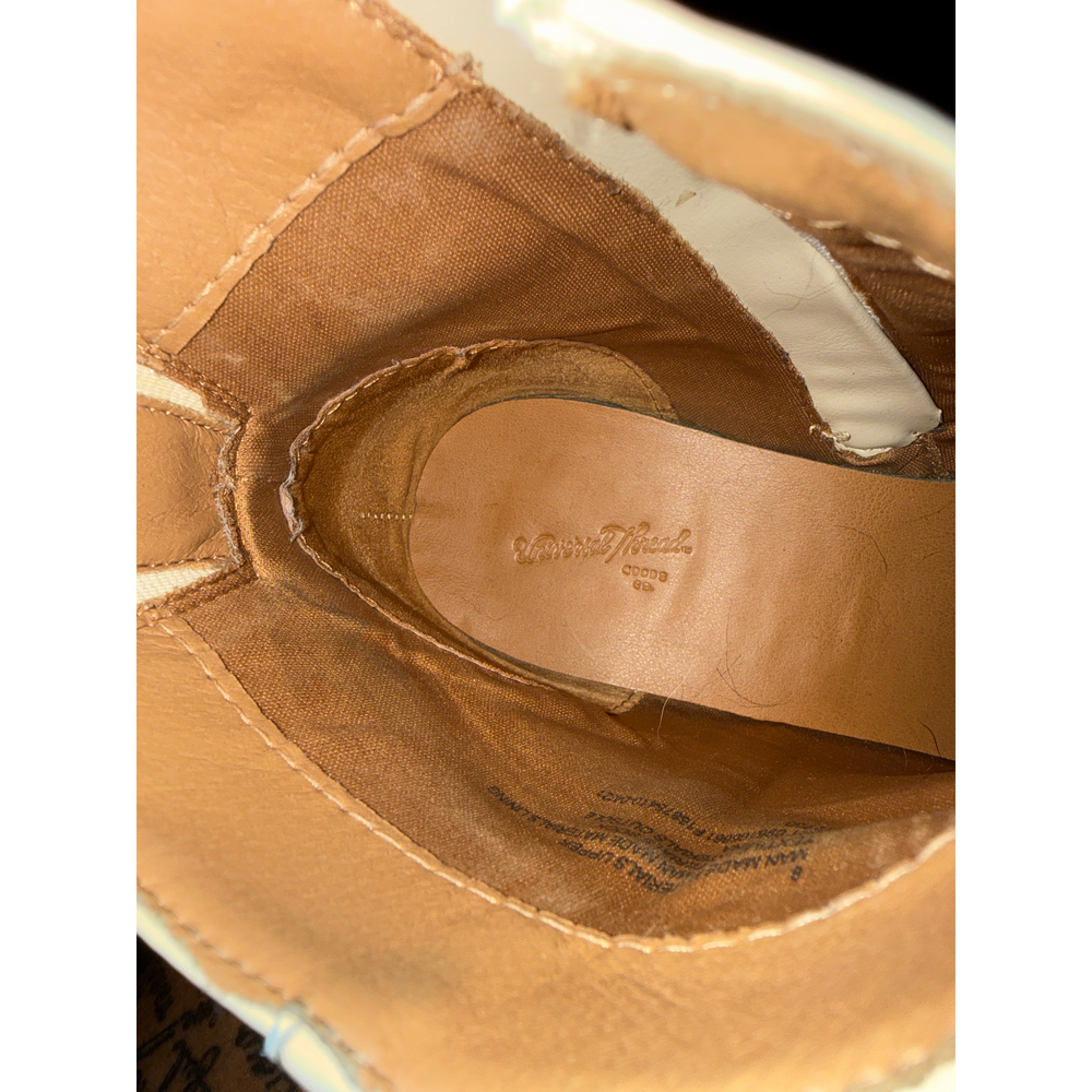 Universal Thread White Pointed Toe Ankle Booties - Picture 4 of 4